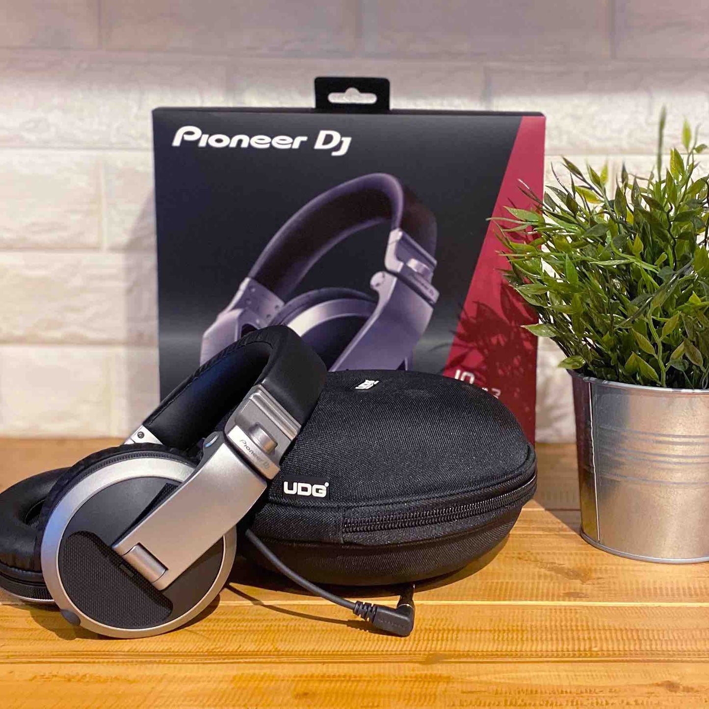 Pioneer DJ HDJ-X5 (Bonus: UDG Creator Headphone Case Small-Black)