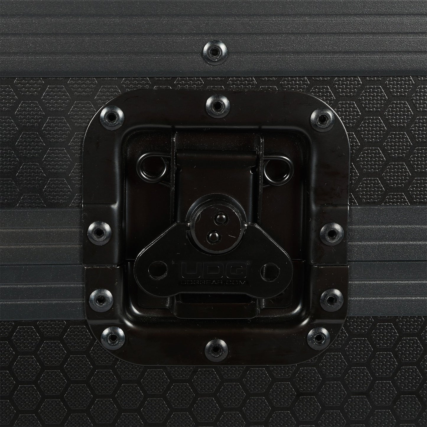UDG Ultimate Flight Case Scratch Plus (Trolley+Wheels)