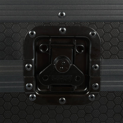 UDG Ultimate Flight Case Scratch Plus (Trolley+Wheels)
