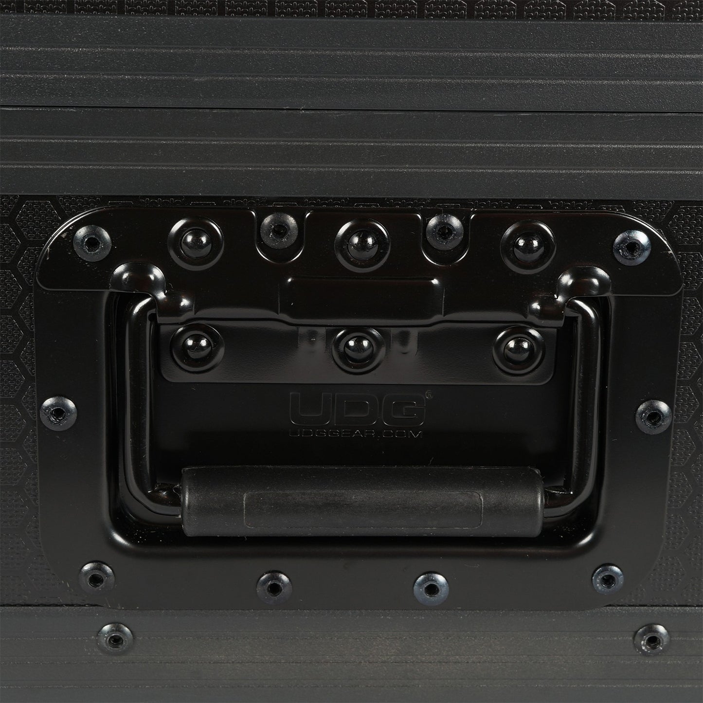 UDG Ultimate Flight Case Scratch Plus (Trolley+Wheels)