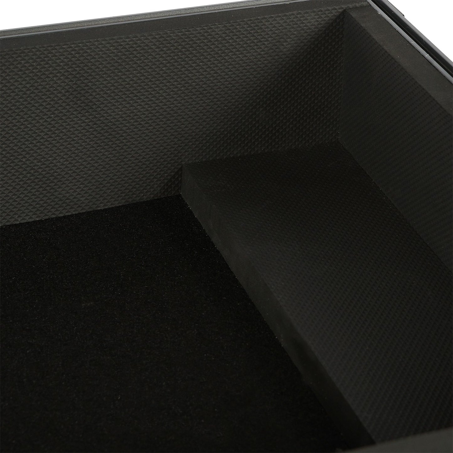 UDG Ultimate Flight Case Scratch Plus (Trolley+Wheels)